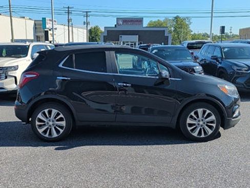 Used 2020 Buick Encore Preferred FWD image 4