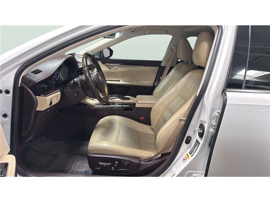 Used 2016 Lexus ES 350 w/ Luxury Package w/Wood Trim FWD image 16