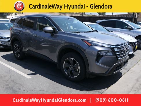 Used 2024 Nissan Rogue SV FWD image 1