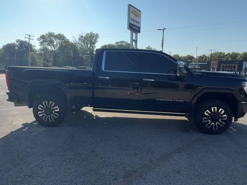 Used 2024 GMC Sierra 3500 Denali Ultimate AWD/4WD image 9