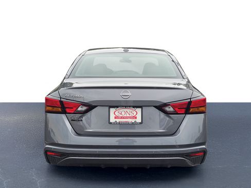 Used 2025 Nissan Altima 2.5 SV FWD image 9