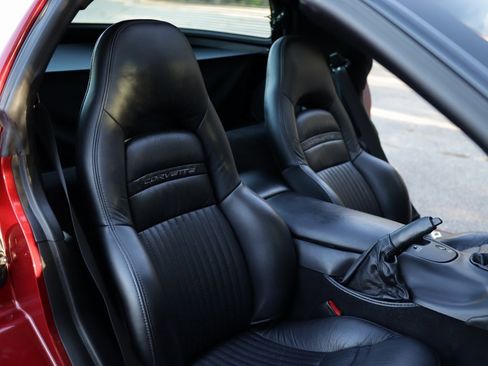 Used 2002 Chevrolet Corvette Coupe w/ Preferred Equipment Group2 image 30