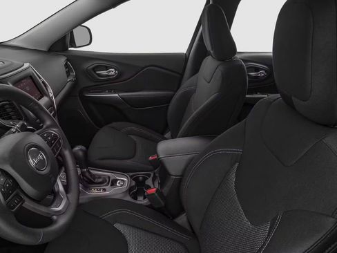 Used 2019 Jeep Cherokee Limited FWD image 5