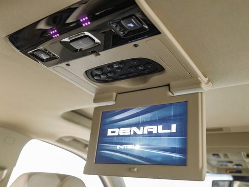 Used 2017 GMC Yukon Denali w/ Open Road Package image 37