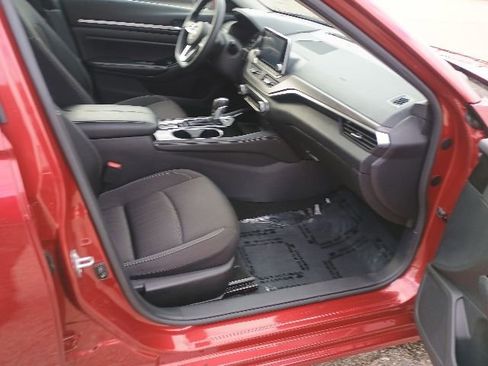 Used 2023 Nissan Altima 2.5 SV AWD/4WD image 13