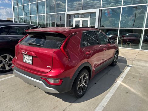 Certified 2023 Kia Niro EX FWD image 6