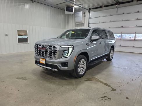 Used 2025 GMC Yukon XL Denali AWD/4WD image 4