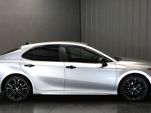 Used 2022 Toyota Camry SE FWD image 4