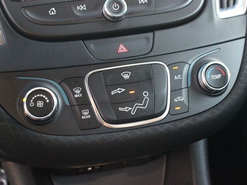 Used 2017 Chevrolet Malibu LT FWD image 24