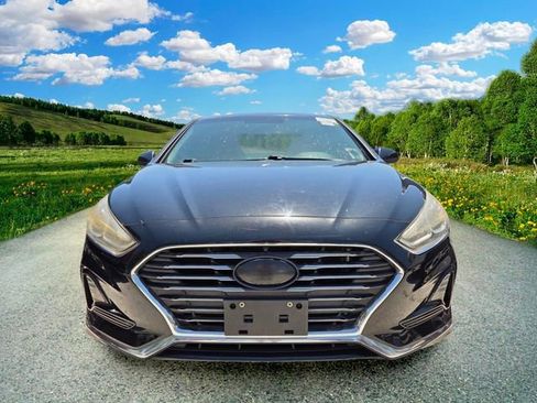 Used 2019 Hyundai Sonata SE FWD image 2