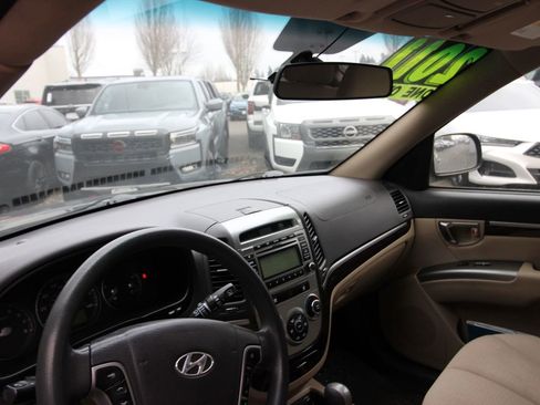 Used 2011 Hyundai Santa Fe GLS image 12