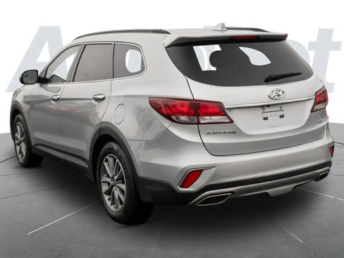 Used 2017 Hyundai Santa Fe SE image 2