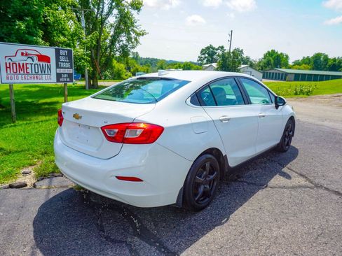 Used 2017 Chevrolet Cruze LT w/ Convenience Package FWD image 3