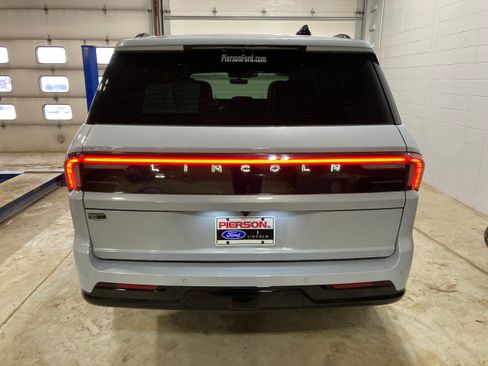 Used 2026 Lincoln Navigator L Reserve AWD/4WD image 17