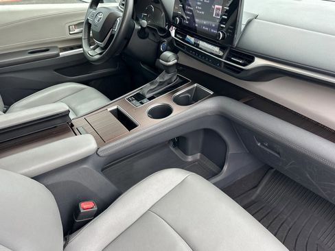 Used 2023 Toyota Sienna XLE image 17