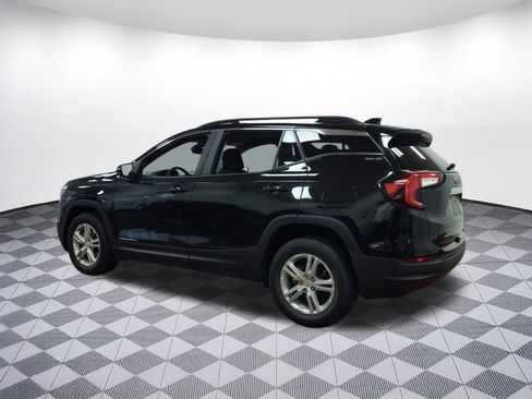 Used 2022 GMC Terrain SLE w/ Driver Convenience Package image 3