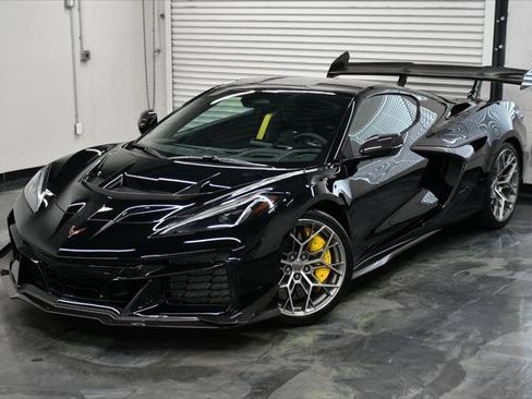 Used 2026 Chevrolet Corvette ZR1 w/ ZR1 Carbon Fiber Aero Package RWD image 2