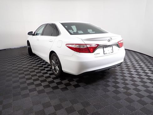 Used 2016 Toyota Camry SE image 10