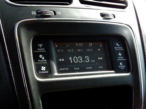 Used 2019 Dodge Journey SE FWD image 14