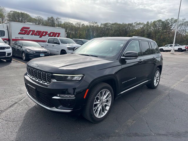 Used 2023 Jeep Grand Cherokee Summit w/ Luxury Tech Group V AWD/4WD image 3