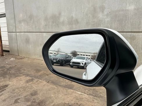 Used 2025 Toyota Corolla LE image 18