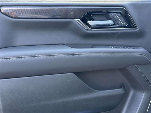 New 2026 GMC Yukon Elevation image 9