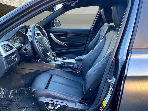 Used 2018 BMW 320i xDrive Sedan image 25