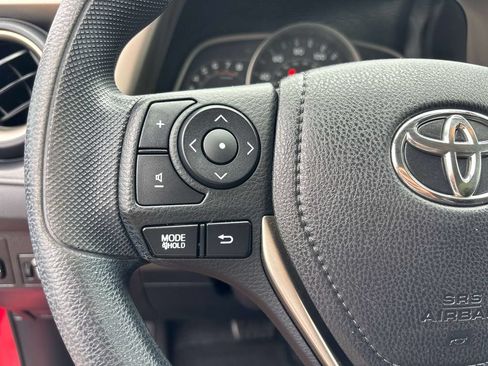 Used 2015 Toyota RAV4 LE AWD/4WD image 21
