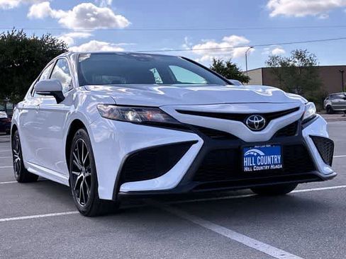 Used 2023 Toyota Camry SE image 10