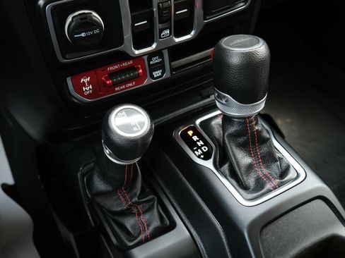 Used 2023 Jeep Gladiator Rubicon w/ Cold Weather Group AWD/4WD image 23