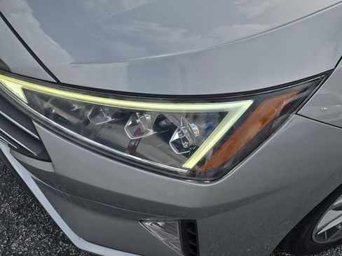 Used 2020 Hyundai Elantra Limited image 7