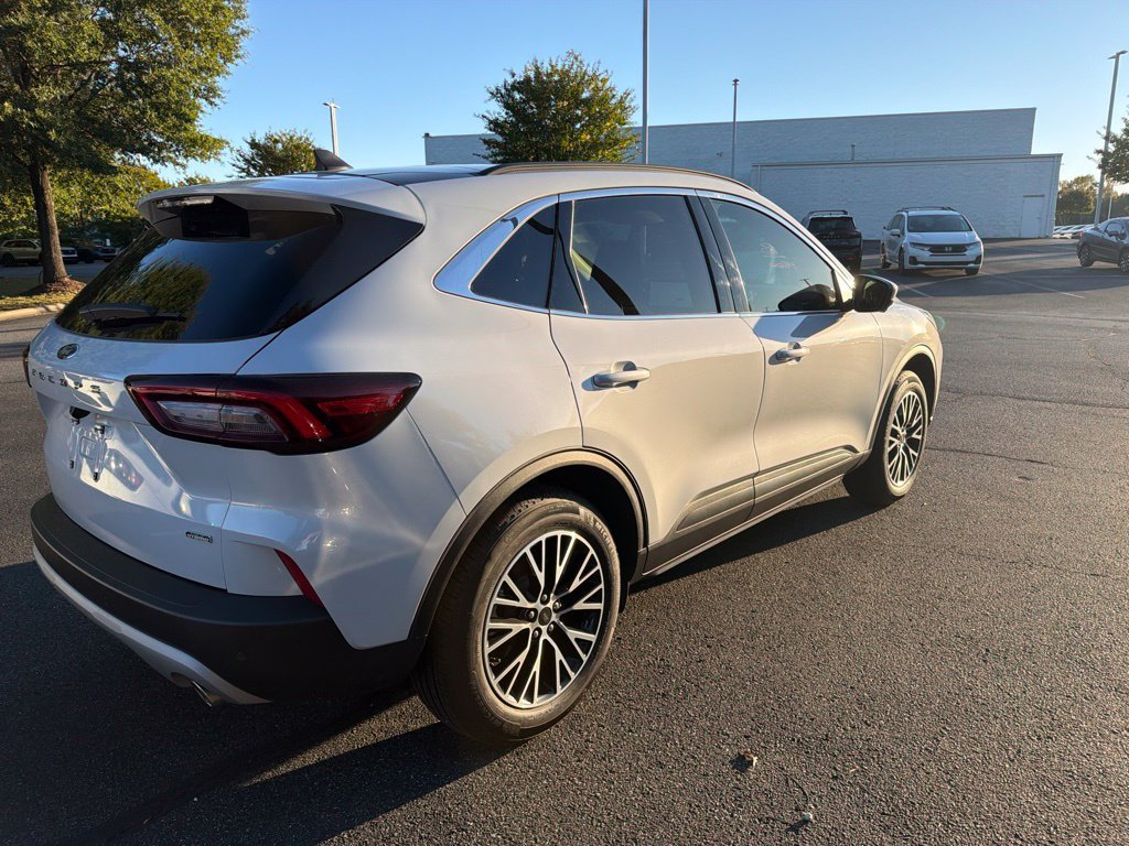 Used 2025 Ford Escape SE w/ PHEV Premium Package FWD image 5
