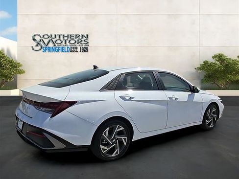 Used 2025 Hyundai Elantra SEL FWD image 32