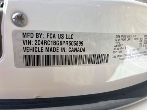 Used 2023 Chrysler Pacifica Touring-L FWD image 14