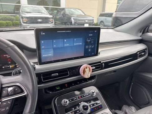 Used 2023 Lincoln Nautilus Reserve image 9