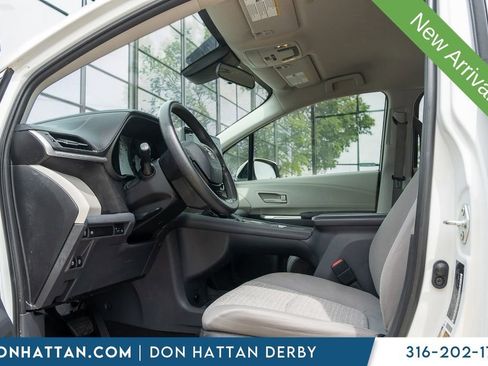 Used 2022 Toyota Sienna LE FWD image 3