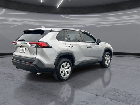 Used 2022 Toyota RAV4 LE image 5