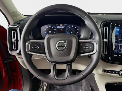 Used 2021 Volvo XC40 T5 Momentum w/ Premium Package AWD/4WD image 13