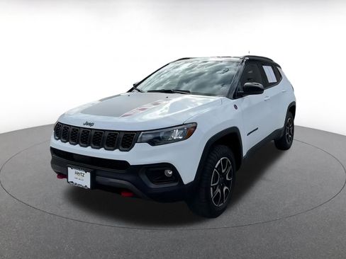Used 2025 Jeep Compass Trailhawk image 7
