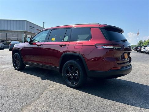 Used 2023 Jeep Grand Cherokee L Laredo image 5