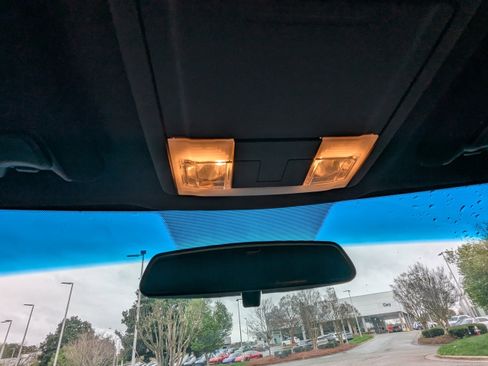 Used 2018 Ford Explorer XLT image 25