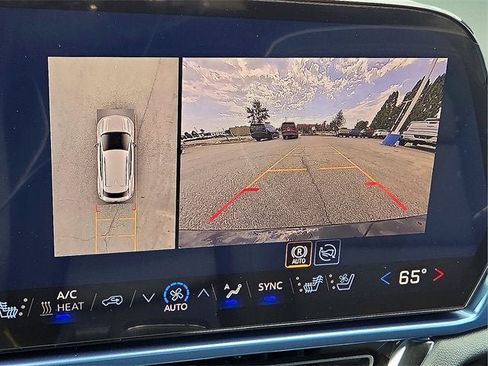 New 2026 Chevrolet Equinox EV LT image 18