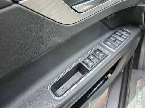 Used 2017 Jaguar XF Prestige AWD/4WD image 13