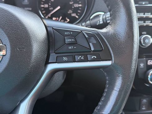 Used 2017 Nissan Rogue SV AWD/4WD image 23