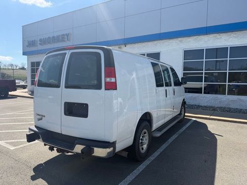 Used 2018 Chevrolet Express 2500 w/ Driver Convenience Package RWD image 4
