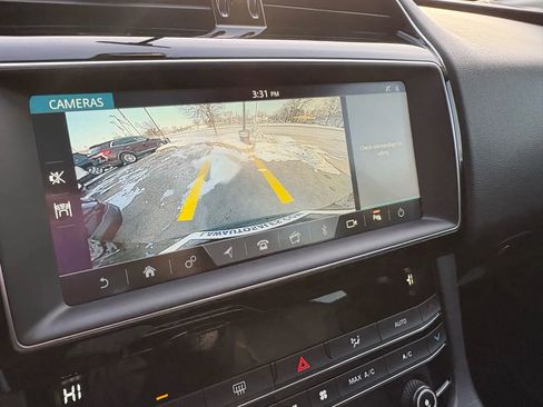 Used 2020 Jaguar F-PACE Premium image 29