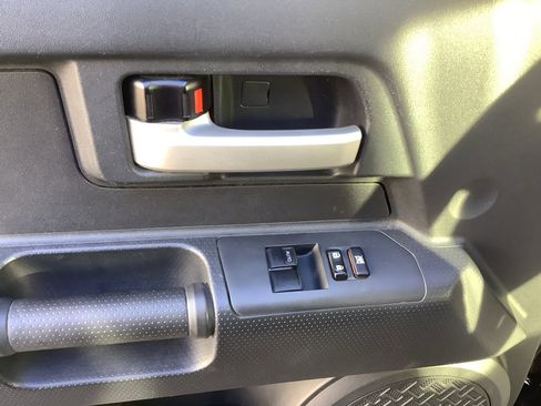 Used 2013 Toyota FJ Cruiser 4WD image 14