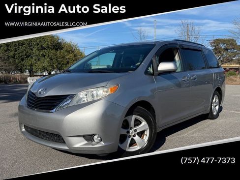Used 2011 Toyota Sienna LE image 1