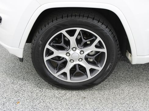 Used 2019 Jeep Grand Cherokee Overland RWD image 11