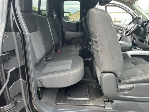 Used 2017 Nissan Titan SV AWD/4WD image 16